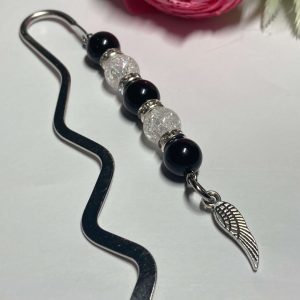 Fekete-fehér angyalszárnyas könyvjelző