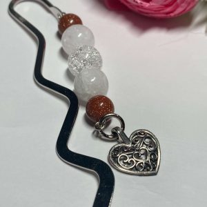 Barna-fehér szives könyvjelző