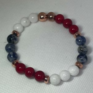 Vörös-fehér jáde karkötő szodalittal