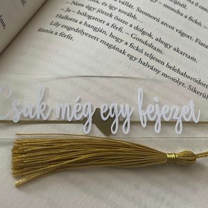 Csak még egy fejezet feliratos plexi könyvjelző